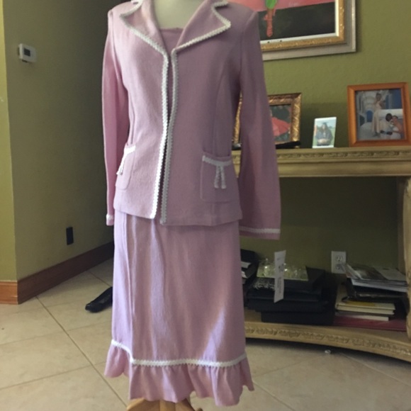 Pink trim in white 2pc knit outfit - Picture 1 of 3